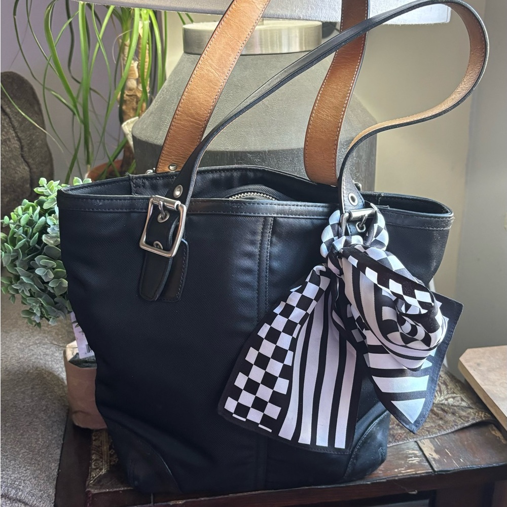 RARE🔥Authentic COACH 1941 (VINTAGE) leather/canvas zip top closure tote